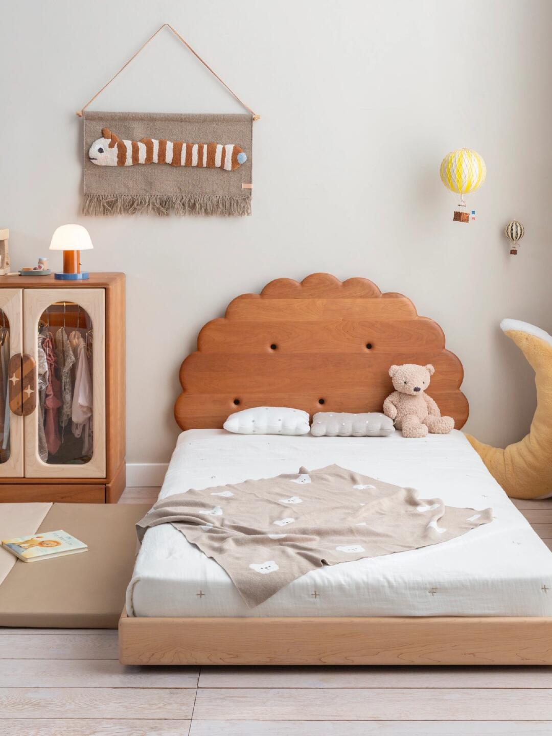 Scalloped Wooden Bed – Cozy & Minimalist Kids’ Floor Bed