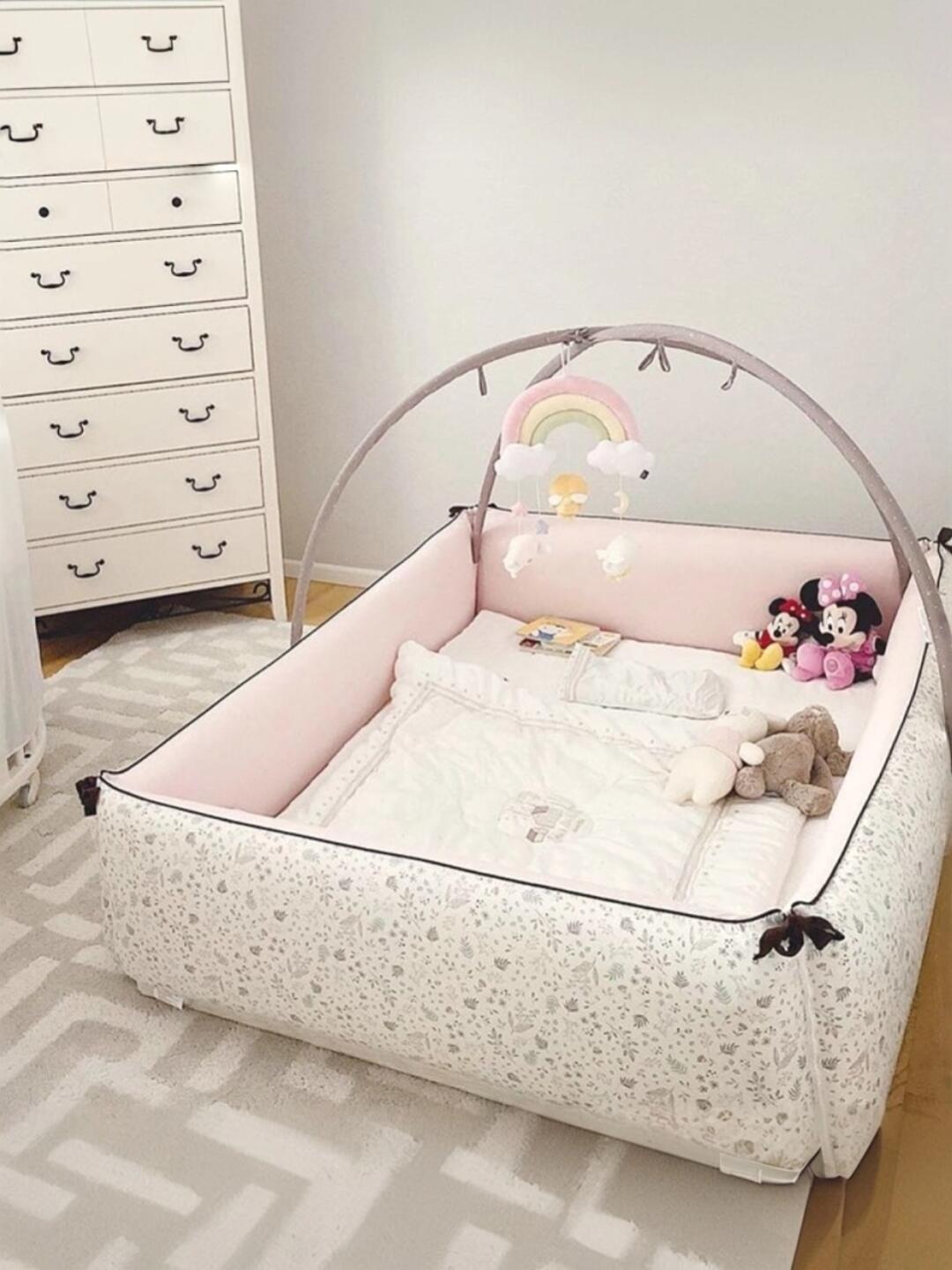 Baby Soft Playpen with Padded Mat & Hanging Toys – Floral-Print Infant Play Yard with Rainbow Mobile