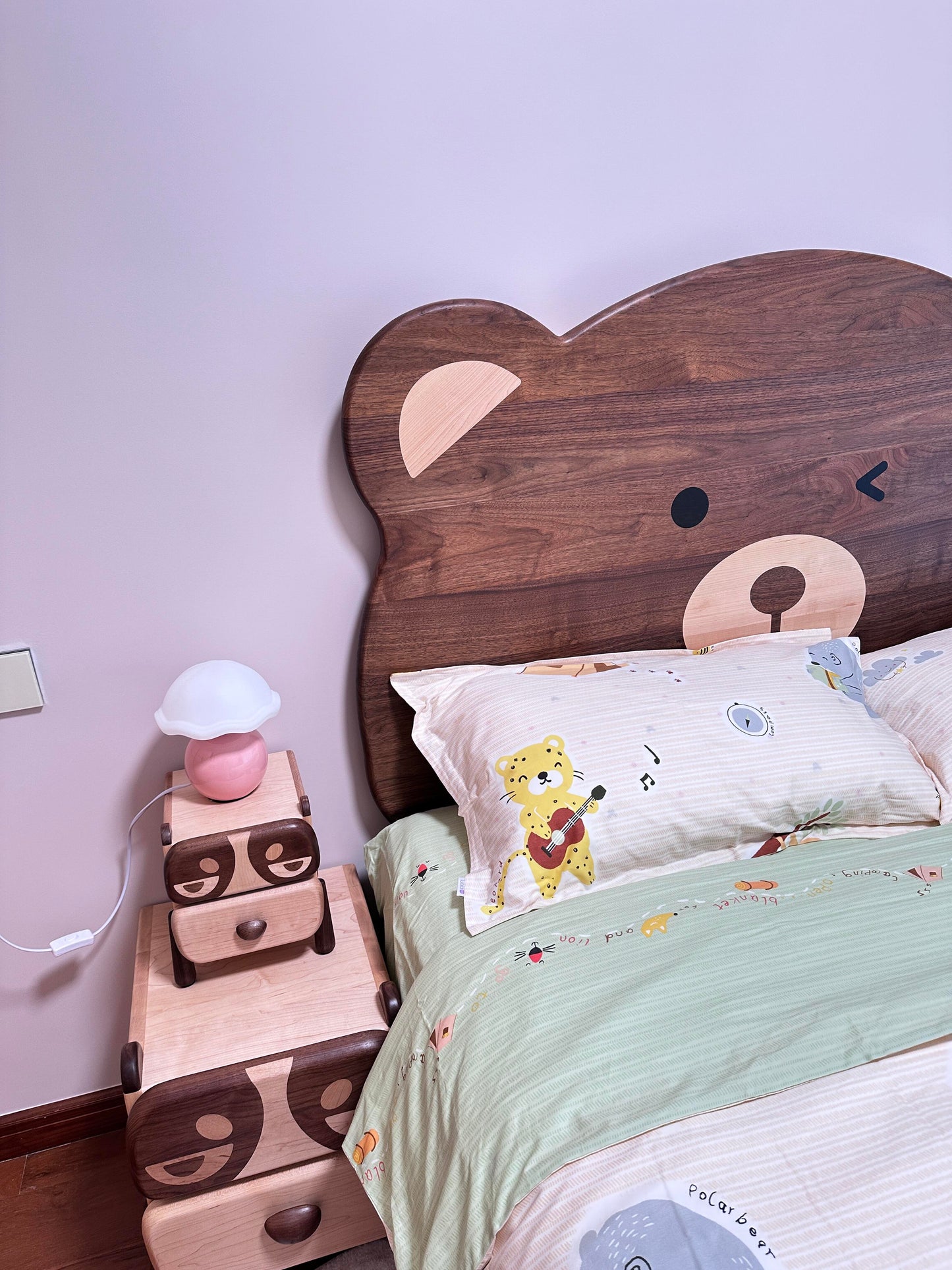 Bear-Themed Kids Bed with Animal Print Bedding – Cute Cartoon Wooden Headboard Bed Frame (Furniture / Kids Room)
