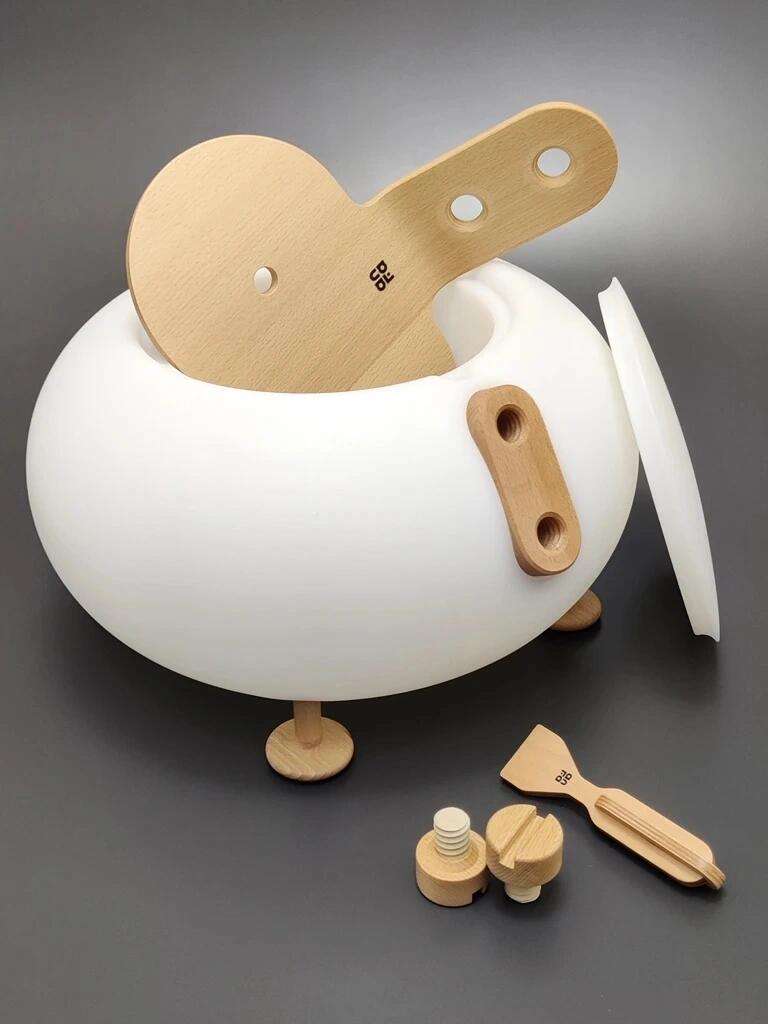 Minimalist Animal-Inspired Kids Chair – Modern Cartoon Chair with Rounded Seat & Wooden Backrest (Children’s Furniture / Designer Decor)