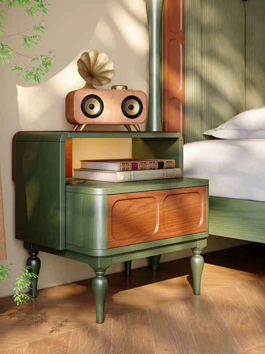Vintage Green Bedside Table – Classic Wood Nightstand with Shelf