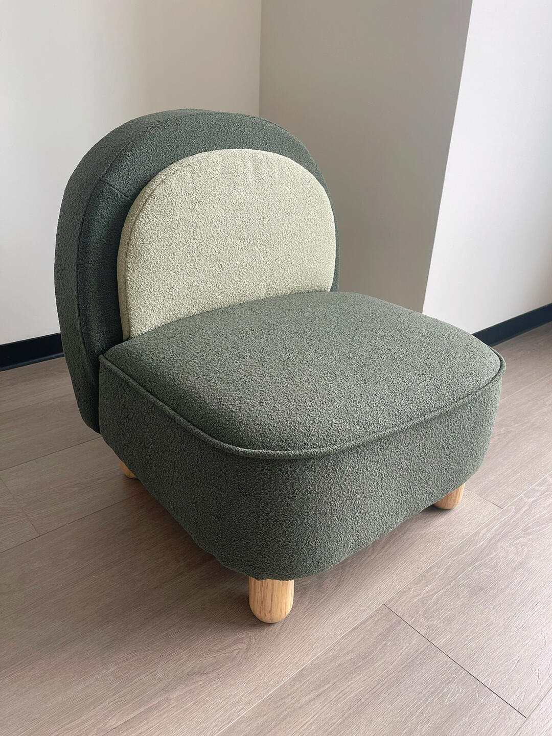 Minimalist Kids Lounge Chair – Soft Bouclé Toddler Sofa with Wooden Legs (Green Two-Tone Design)
