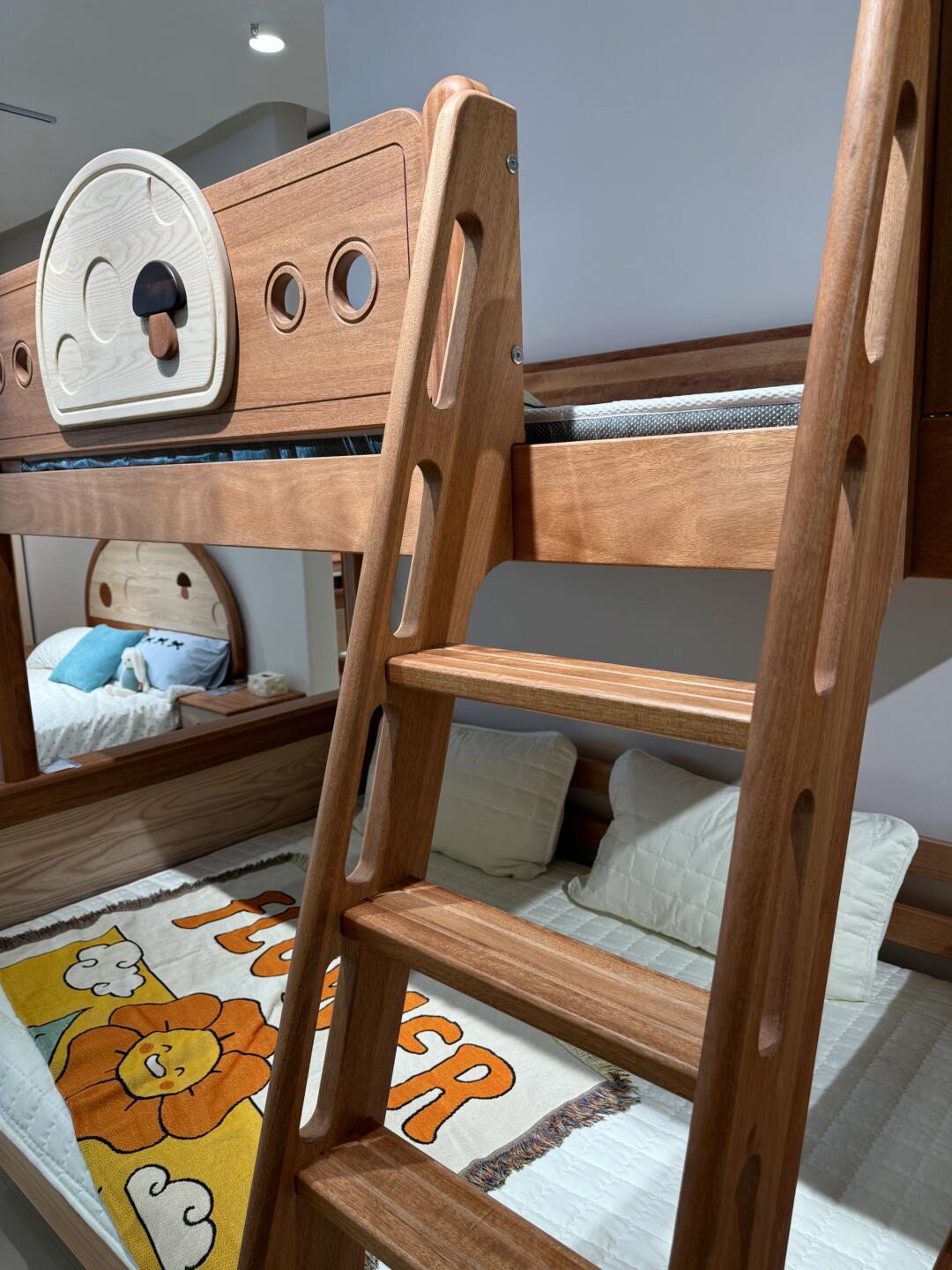 Wooden Bunk Bed with Mushroom-Themed Design – Sturdy & Stylish Kids’ Loft Bed