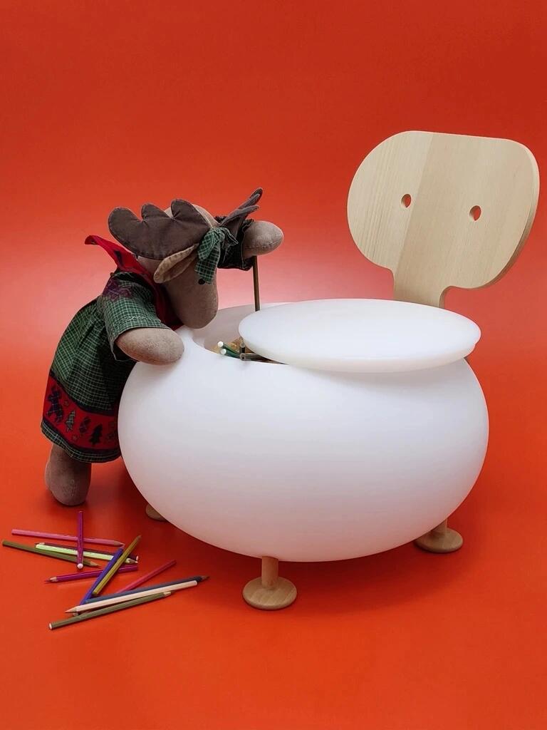 Minimalist Animal-Inspired Kids Chair – Modern Cartoon Chair with Rounded Seat & Wooden Backrest (Children’s Furniture / Designer Decor)