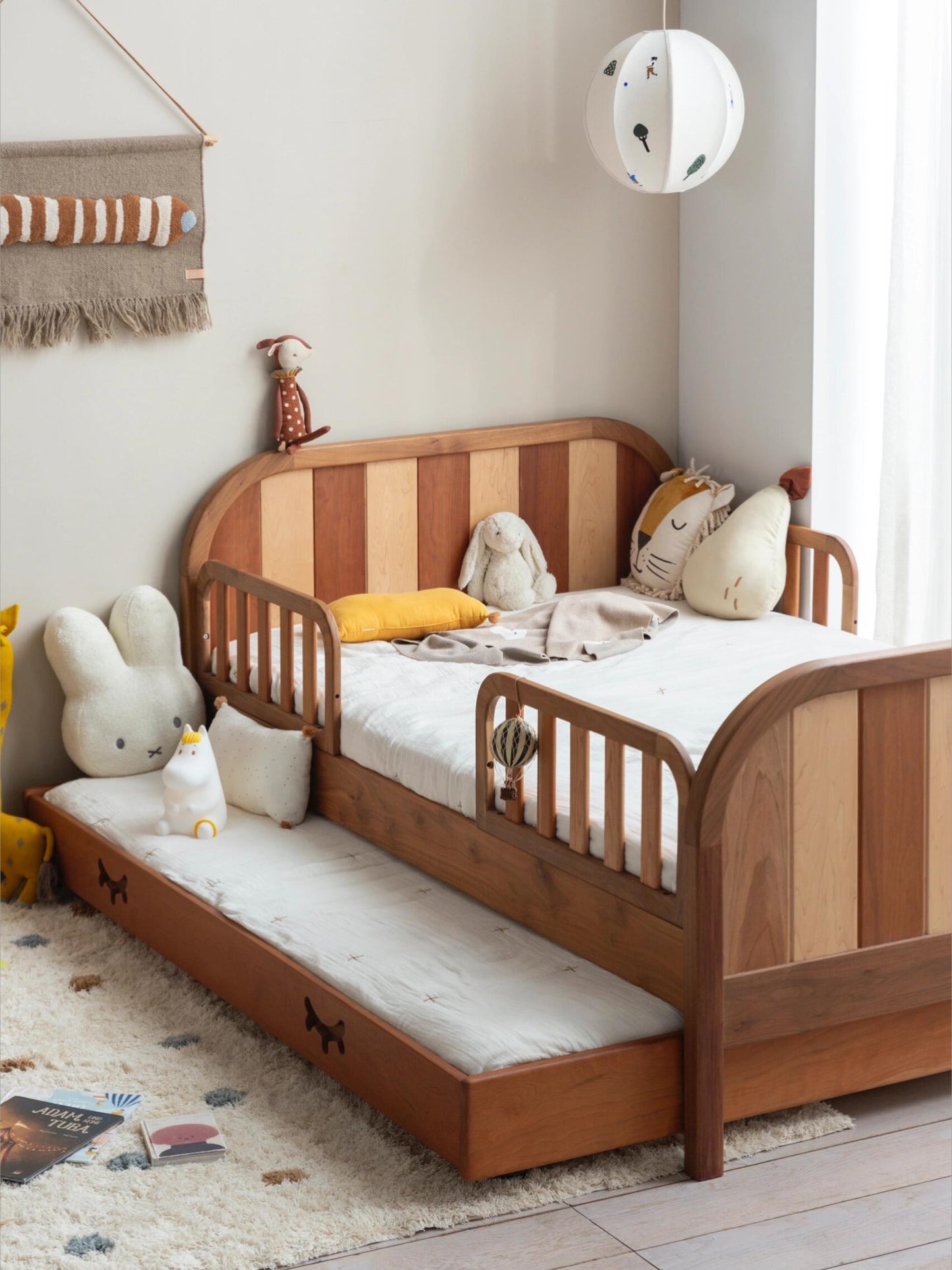 Wooden Toddler Bed with Safety Rails & Pull-Out Trundle – Montessori-Inspired Kids’ Bed Frame